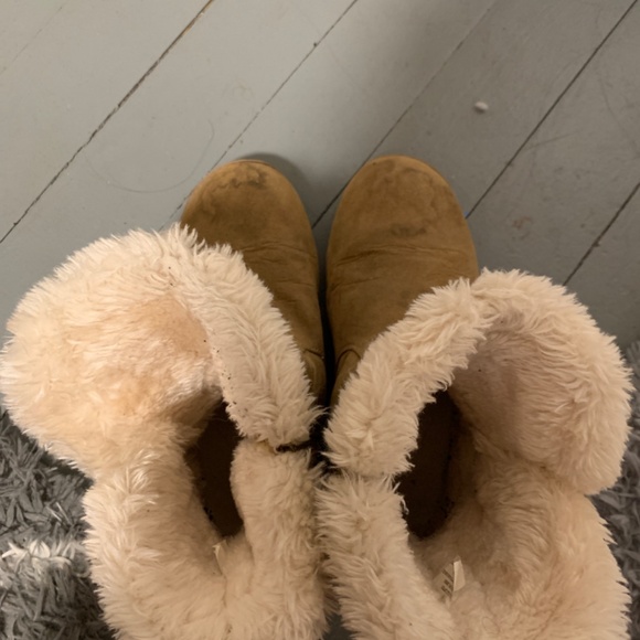 Winter Boots - Picture 2 of 3